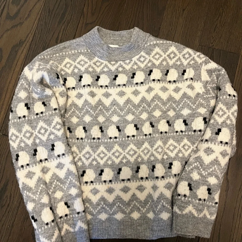 Gray Patterned Sweater size small - Picture 2 of 3